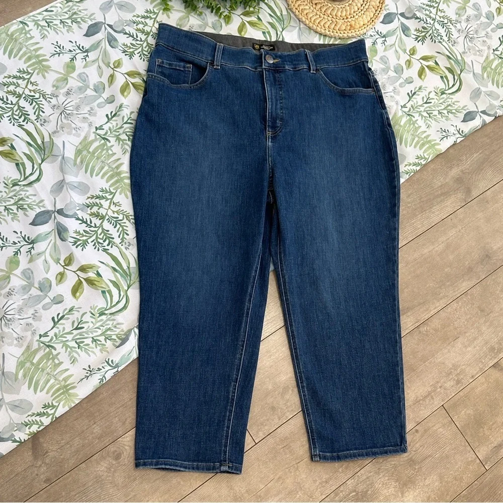 Lee Plus Women’s Relaxed Fit Tapered Leg High Rise Denim Blue Jeans 20W Medium